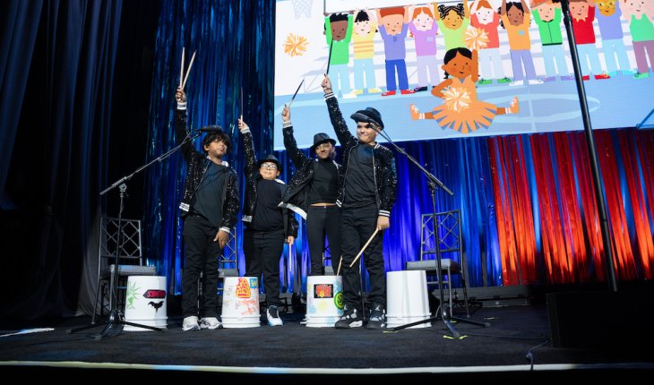Bucket Heads performing