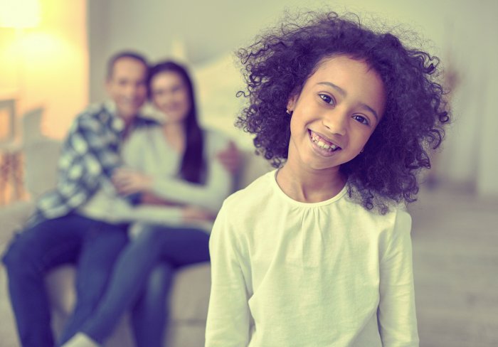 A  young child with parents