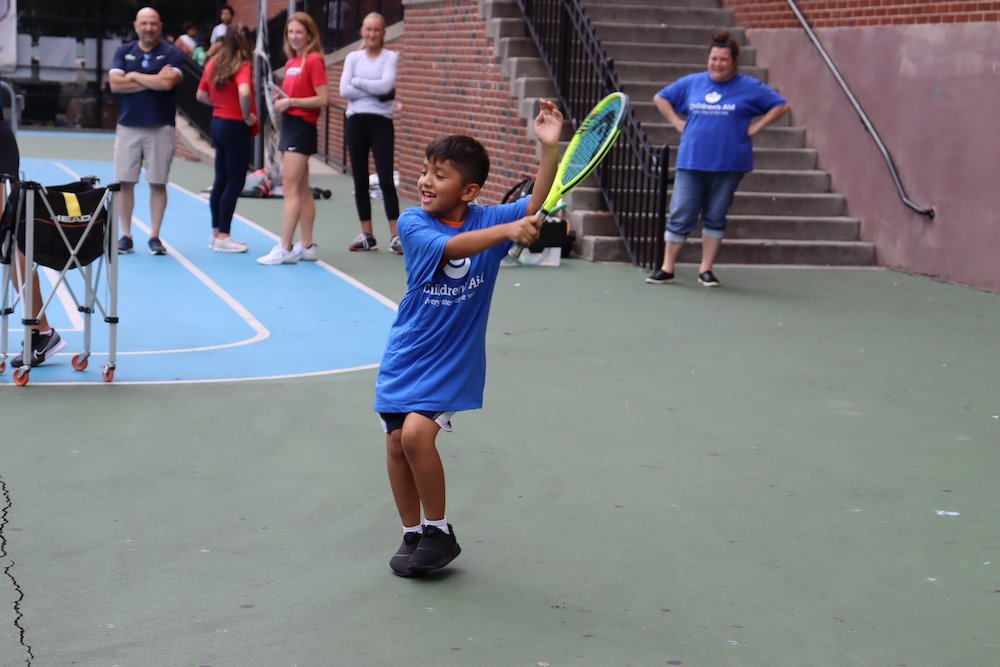 Student swing tennis raquet